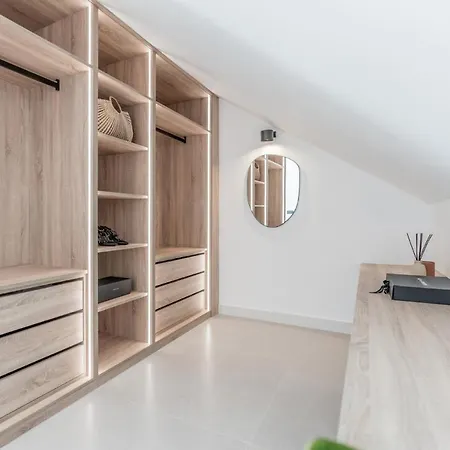 Duplex Renovated Luxury 3bed In Aloha